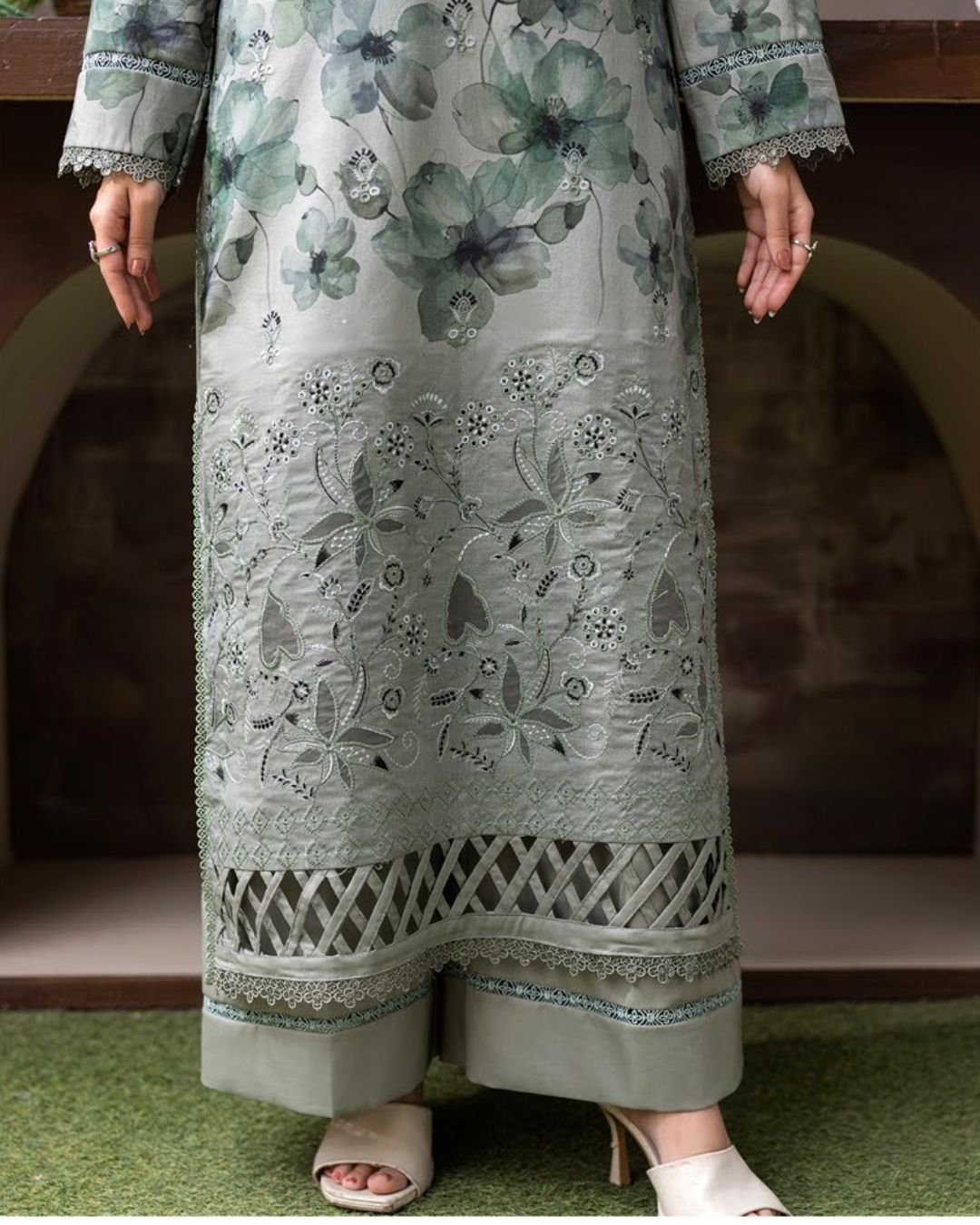 Design - 06 - Sanam Saeed