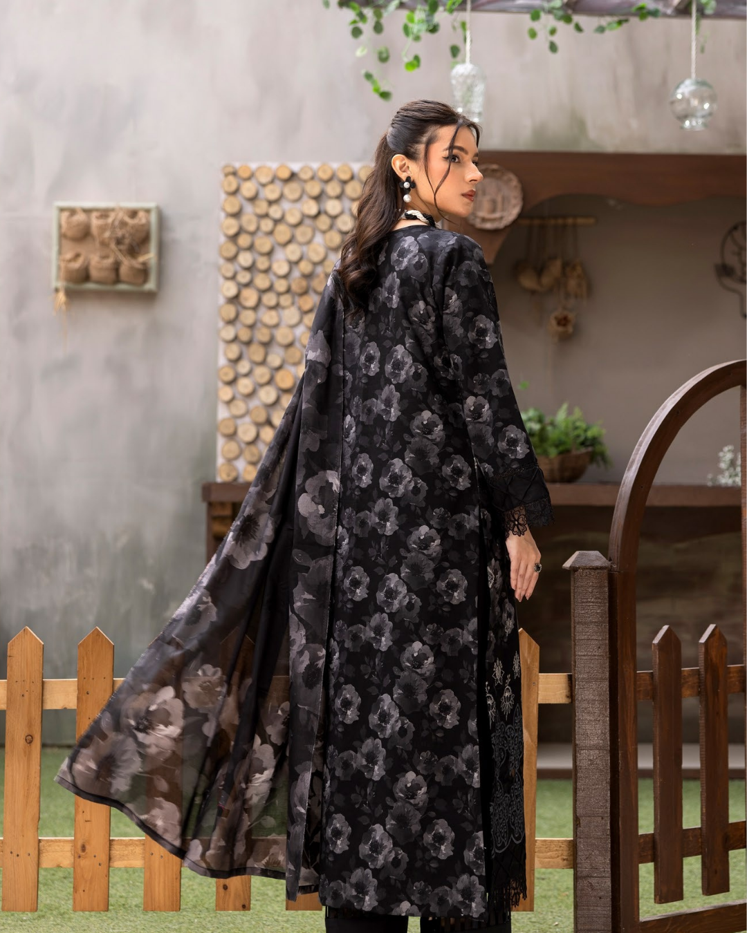 Design - 07 - Sanam Saeed