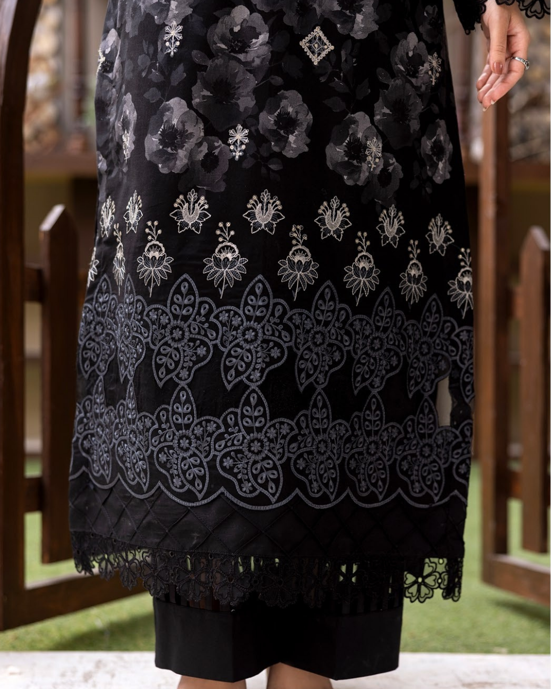Design - 07 - Sanam Saeed