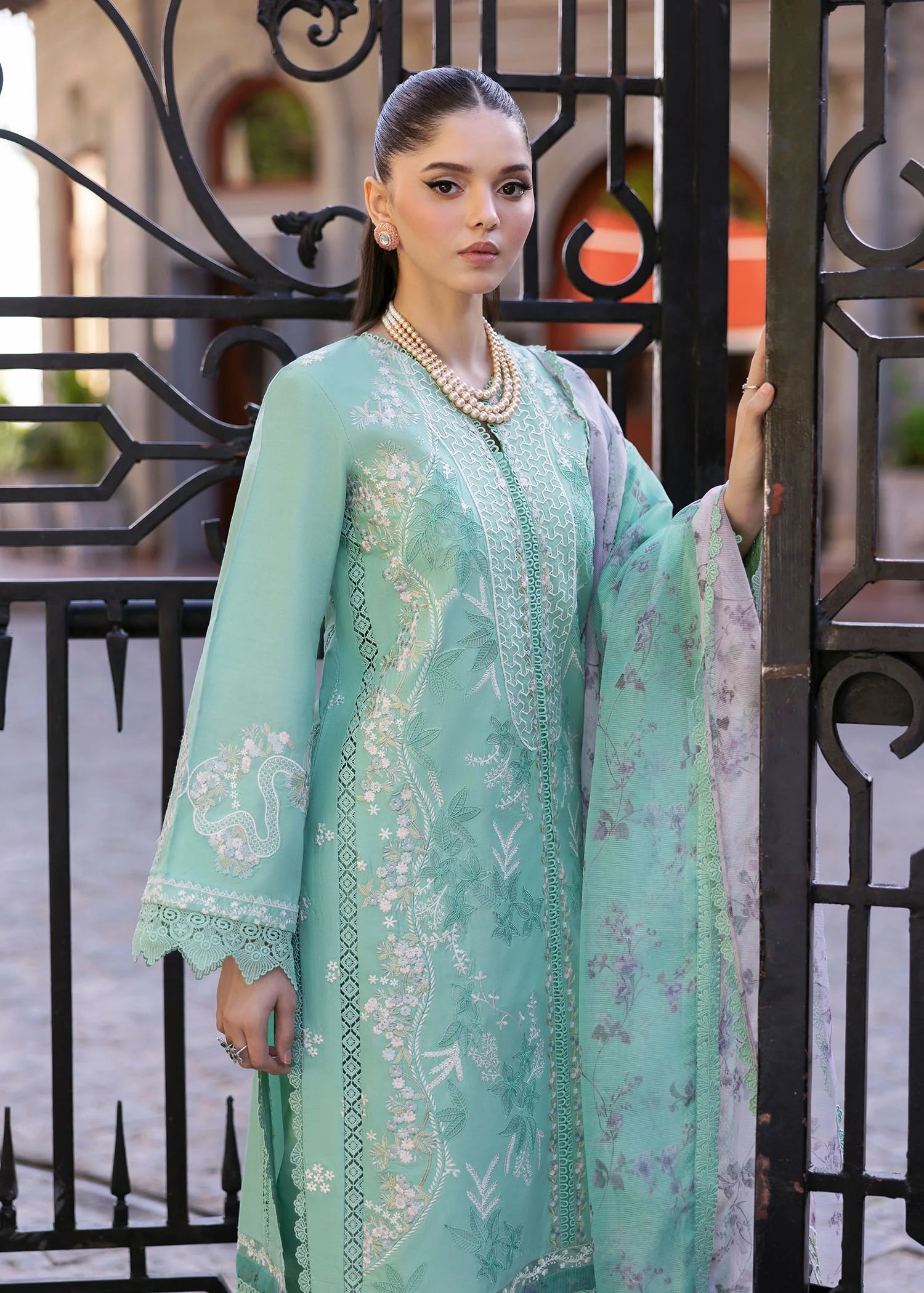 CHLOE 3-B - Saira Shakira