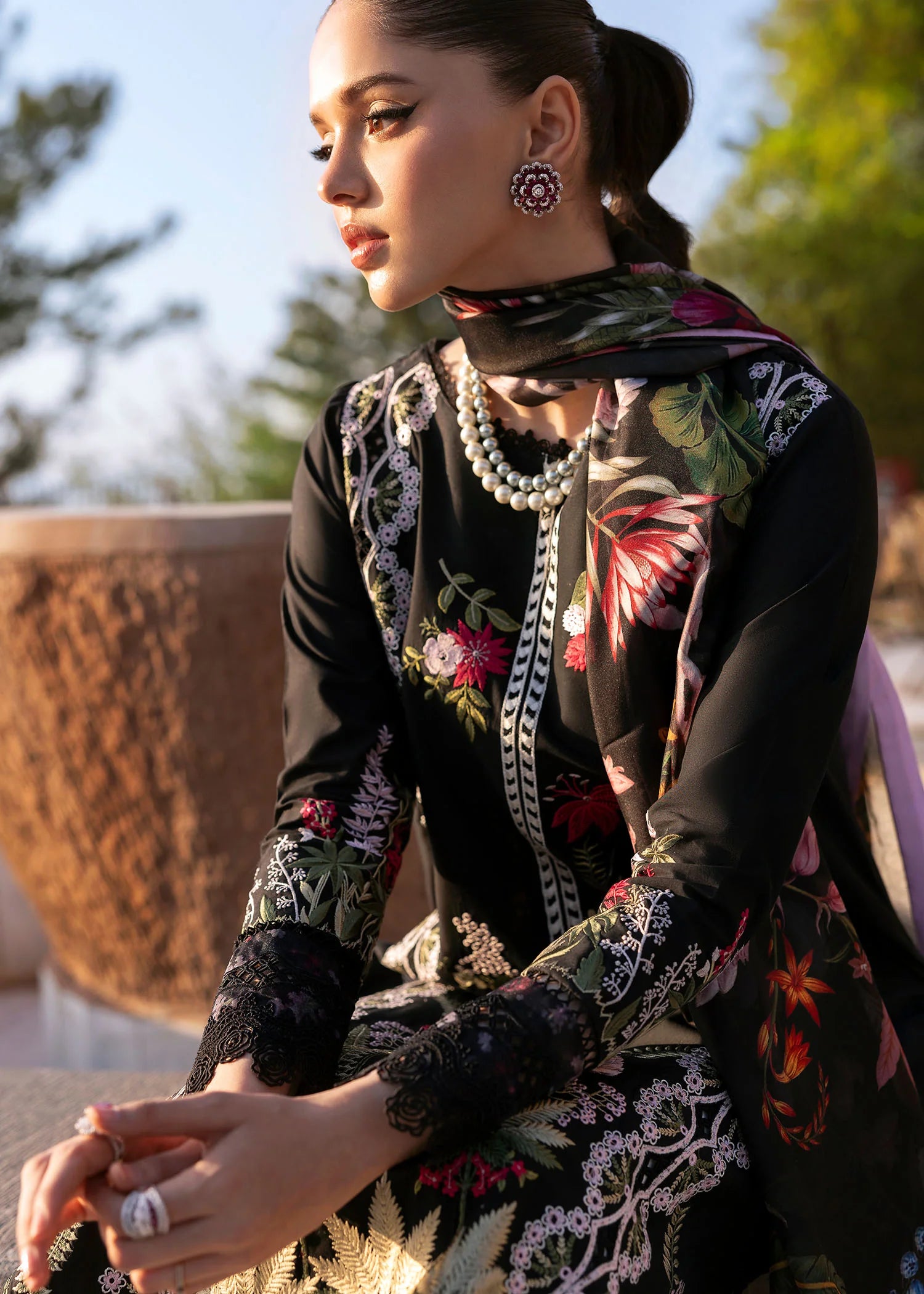 SAUVAGE 6-B - Saira Shakira