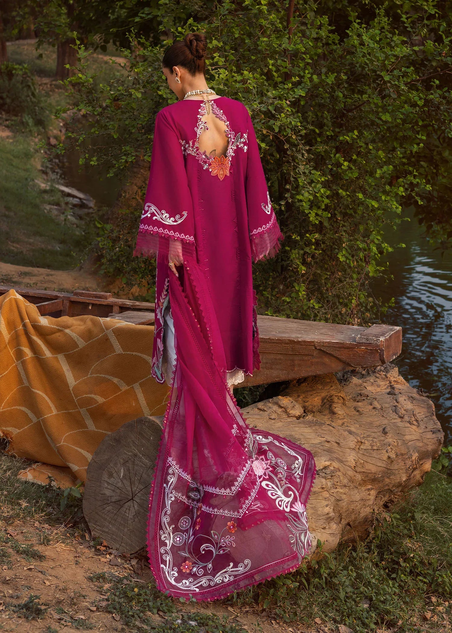 MIRROR GARDEN - D3A - Crimson