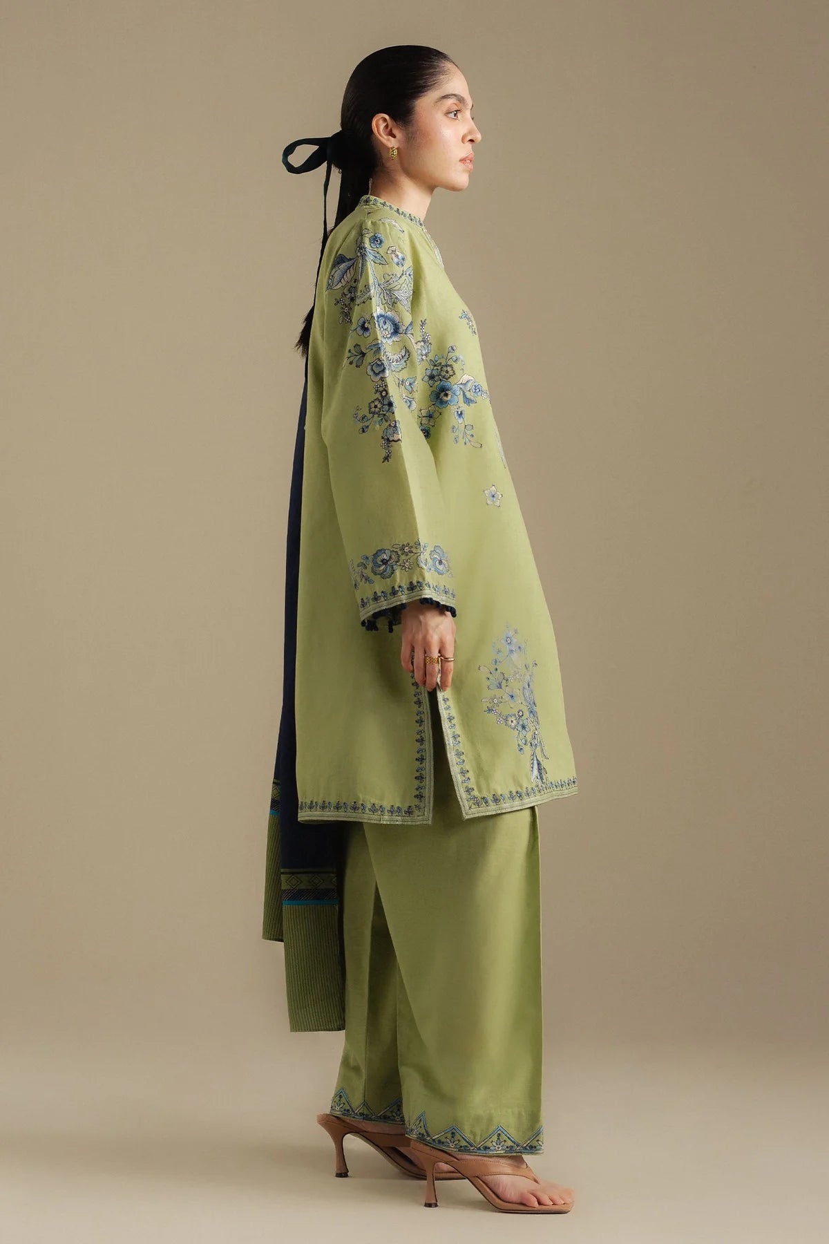 Snowdrop-10B - Zara Shah Jahan