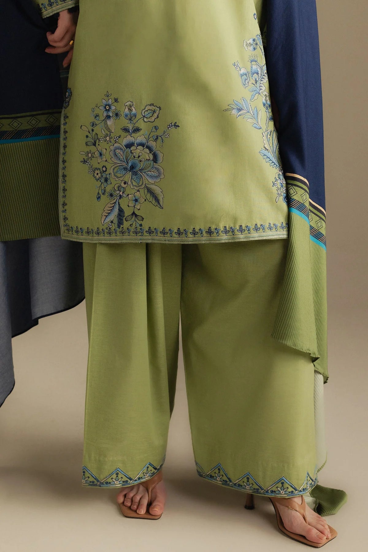 Snowdrop-10B - Zara Shah Jahan