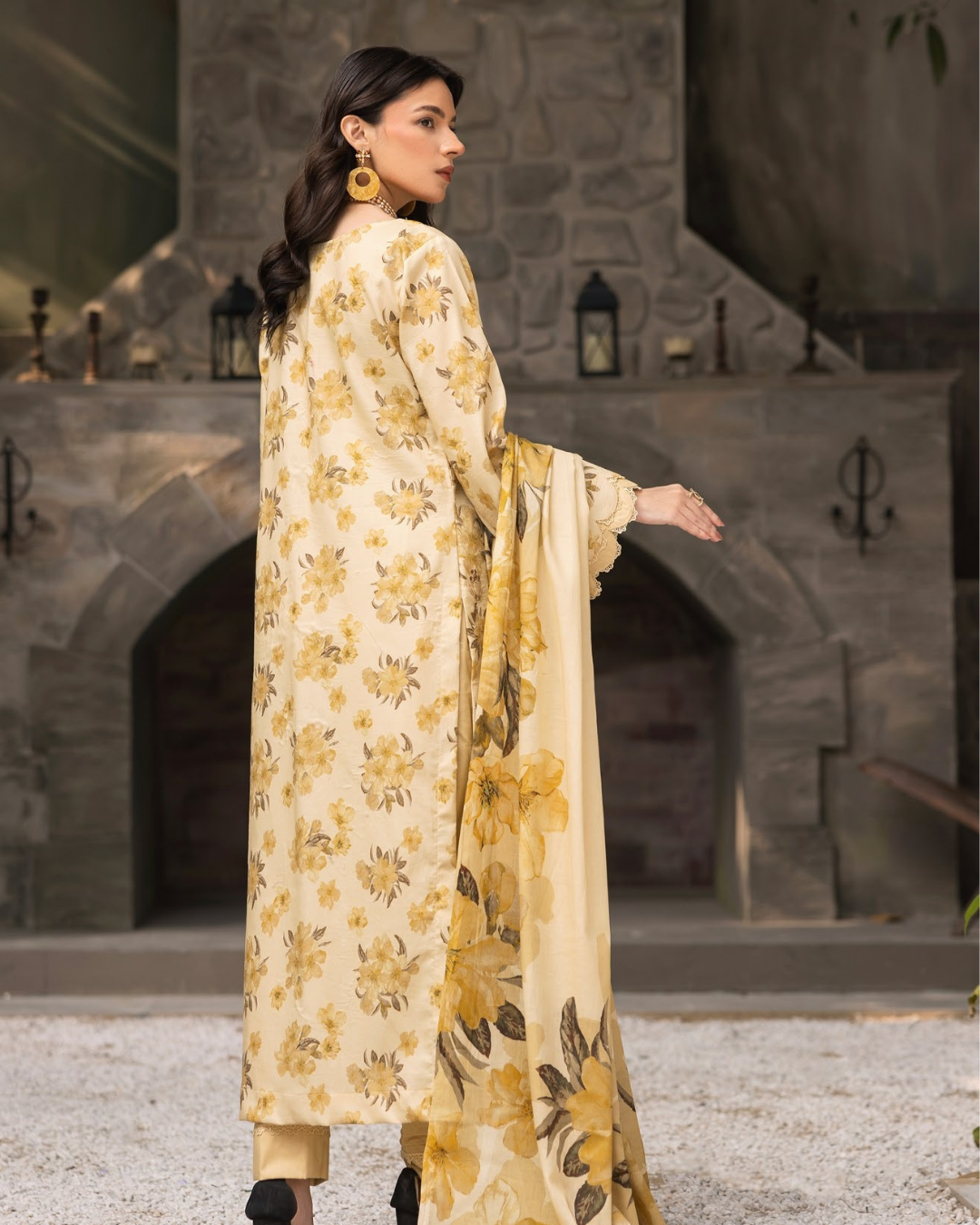 Design - 02 - Sanam Saeed